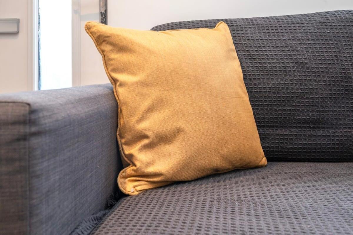 Апартаменты Cozy Single Level Flat With Parking Энфилд Экстерьер фото